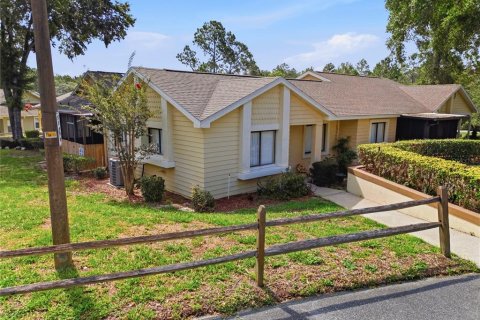 Condo in Weeki Wachee, Florida, 2 bedrooms № 2232530