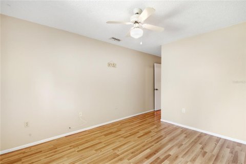 Condo in Weeki Wachee, Florida, 2 bedrooms  № 2232530 - photo 15