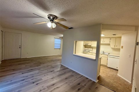 Condominio en alquiler en Port Charlotte, Florida, 2 dormitorios, 89.19 m2 № 1853193 - foto 3