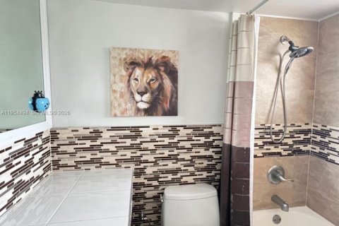 Снять в аренду кондоминиум в Норт-Бей-Виллидж, Флорида 36.79м2, № 2009165 - фото 3