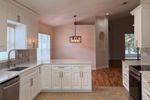 House in Wesley Chapel, Florida 3 bedrooms, 152.36 sq.m. № 2201759 - photo 5