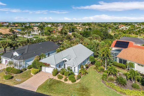 House in Punta Gorda, Florida 2 bedrooms, 144.28 sq.m. № 2384254 - photo 27