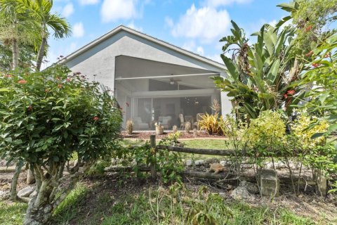 House in Punta Gorda, Florida 2 bedrooms, 144.28 sq.m. № 2384254 - photo 9
