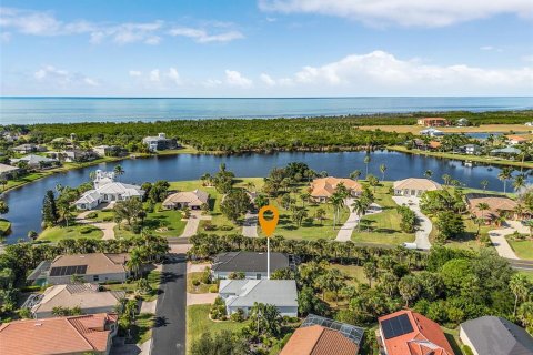 House in Punta Gorda, Florida 2 bedrooms, 144.28 sq.m. № 2384254 - photo 28