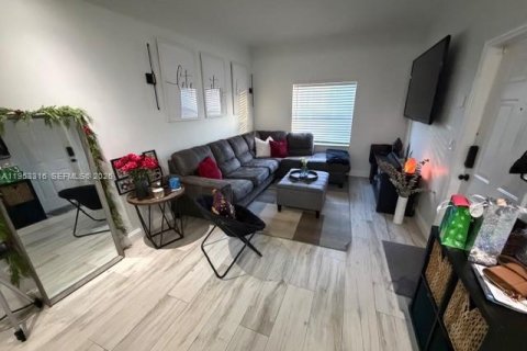 Touwnhouse à vendre à Dania Beach, Floride: 2 chambres, 128.11 m2 № 2008991 - photo 3