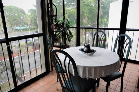 Снять в аренду кондоминиум в Уэстон, Флорида 2 спальни, 114.73м2, № 2018501 - фото 18