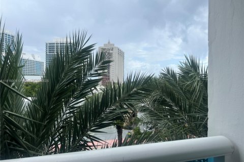Condominio en venta en Miami Beach, Florida, 2 dormitorios, 123.19 m2 № 2036384 - foto 18