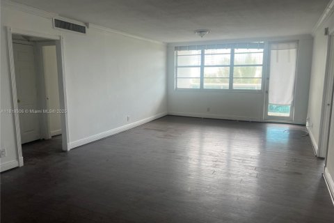 Condominio en venta en Miami Beach, Florida, 2 dormitorios, 123.19 m2 № 2036384 - foto 12