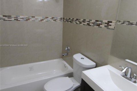 Condominio en venta en Oakland Park, Florida, 2 dormitorios, 102.19 m2 № 1977496 - foto 15