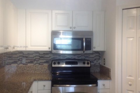 Condo in Doral, Florida, 3 bedrooms  № 2069364 - photo 3