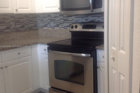 Condo in Doral, Florida, 3 bedrooms  № 2069364 - photo 2