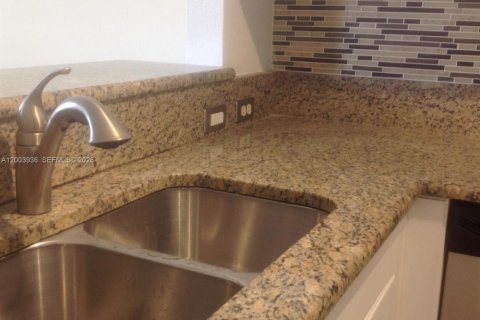 Condo in Doral, Florida, 3 bedrooms  № 2069364 - photo 7