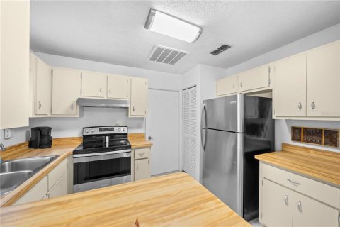 Condo in Ocala, Florida, 2 bedrooms № 2098248 - photo 13