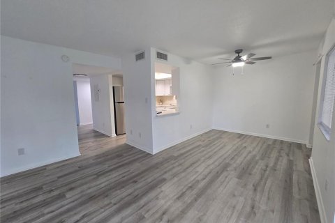 Condo in Ocala, Florida, 2 bedrooms № 2096760 - photo 5
