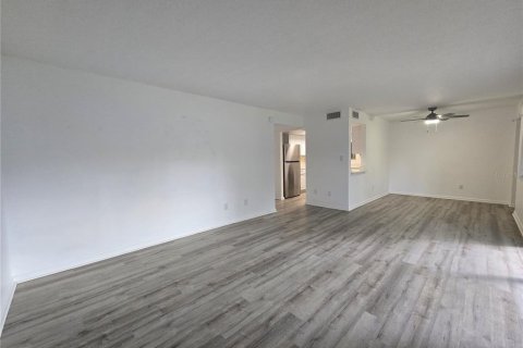 Condo in Ocala, Florida, 2 bedrooms № 2096760 - photo 4