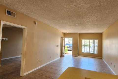 Copropriété à louer à Royal Palm Beach, Floride: 2 chambres, 97.64 m2 № 1987321 - photo 2