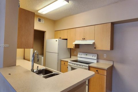 Copropriété à louer à Royal Palm Beach, Floride: 2 chambres, 97.64 m2 № 1987321 - photo 8