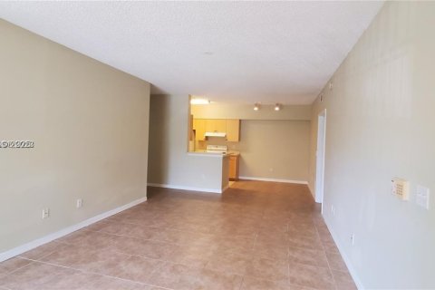 Copropriété à louer à Royal Palm Beach, Floride: 2 chambres, 97.64 m2 № 1987321 - photo 12