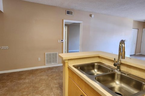 Copropriété à louer à Royal Palm Beach, Floride: 2 chambres, 97.64 m2 № 1987321 - photo 6