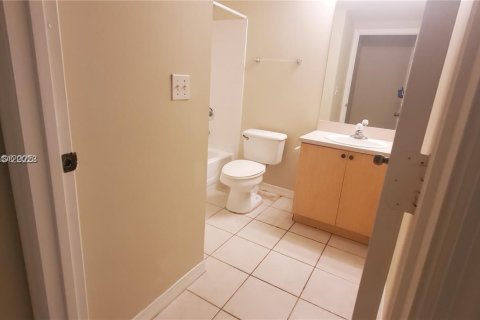 Copropriété à louer à Royal Palm Beach, Floride: 2 chambres, 97.64 m2 № 1987321 - photo 13