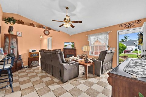 House in Palm Coast, Florida 3 bedrooms, 114.83 sq.m. № 2342007 - photo 25