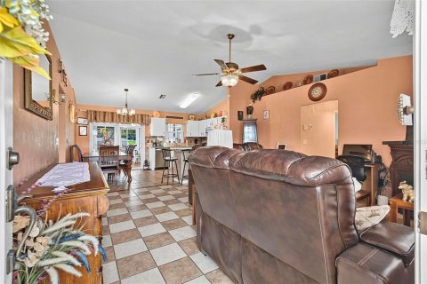 House in Palm Coast, Florida 3 bedrooms, 114.83 sq.m. № 2342007 - photo 24