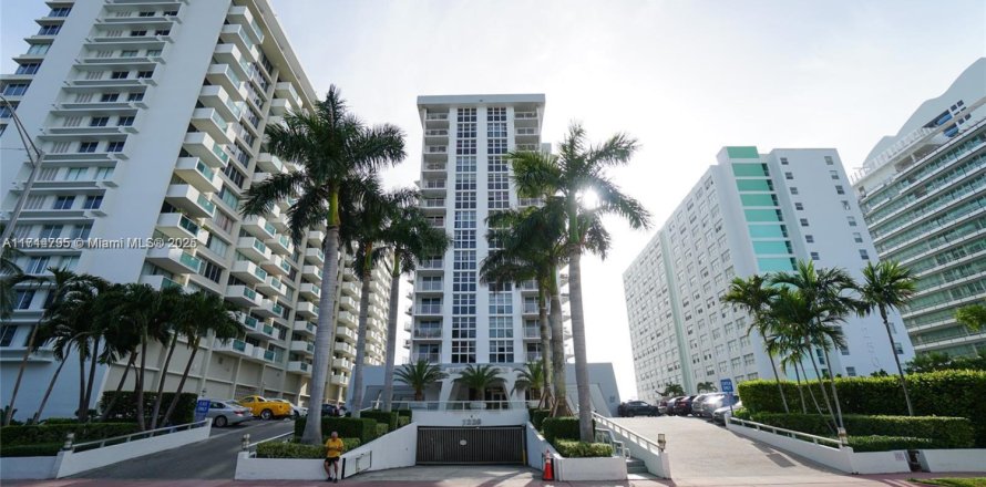 Condominio en Miami Beach, Florida, 1 dormitorio № 1692645