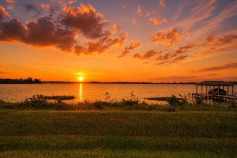 Terreno en Auburndale, Florida № 2156727