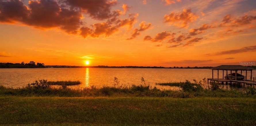 Terreno en Auburndale, Florida № 2156727