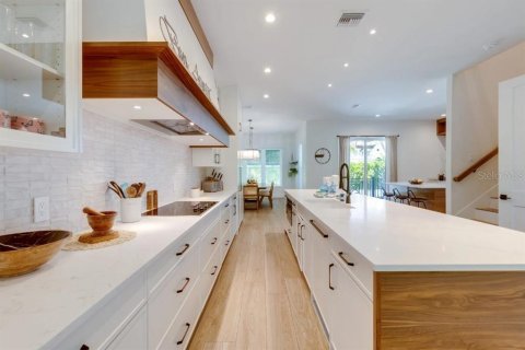 Casa en venta en Anna Maria, Florida, 9 dormitorios, 394.28 m2 № 2103276 - foto 5
