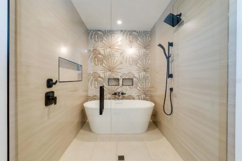 Casa en venta en Anna Maria, Florida, 9 dormitorios, 394.28 m2 № 2103276 - foto 14