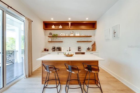 Casa en venta en Anna Maria, Florida, 9 dormitorios, 394.28 m2 № 2103276 - foto 9