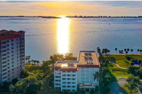 Copropriété à vendre à Sarasota, Floride: 2 chambres, 107.77 m2 № 1795643 - photo 1