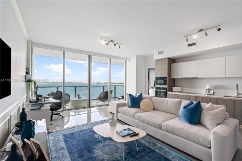 Condominio en venta en Miami, Florida, 2 dormitorios, 107.95 m2 № 1846317 - foto 1