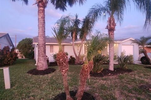 Villa ou maison à vendre à Holiday, Floride: 2 chambres, 96.53 m2 № 1905637 - photo 3