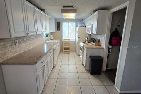 Villa ou maison à vendre à Holiday, Floride: 2 chambres, 96.53 m2 № 1905637 - photo 16