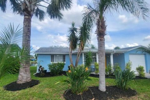 Villa ou maison à vendre à Holiday, Floride: 2 chambres, 96.53 m2 № 1905637 - photo 2
