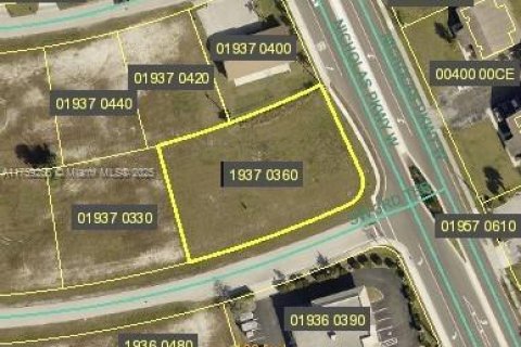 Commercial property in Cape Coral, Florida № 2076850 - photo 7