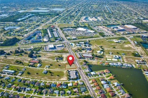 Commercial property in Cape Coral, Florida № 2076850 - photo 5
