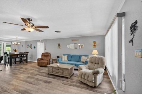 House in Punta Gorda, Florida 2 bedrooms, 138.89 sq.m. № 2115121 - photo 9