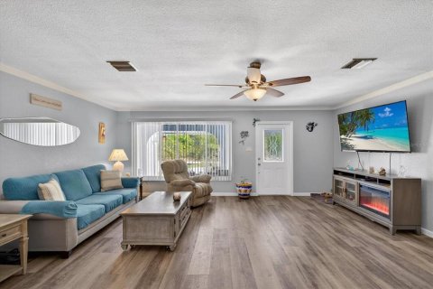 House in Punta Gorda, Florida 2 bedrooms, 138.89 sq.m. № 2115121 - photo 12