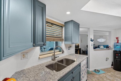 House in Punta Gorda, Florida 2 bedrooms, 138.89 sq.m. № 2115121 - photo 6