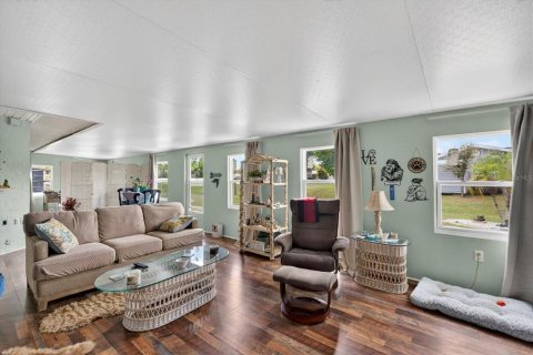 House in Punta Gorda, Florida 2 bedrooms, 138.89 sq.m. № 2115121 - photo 25