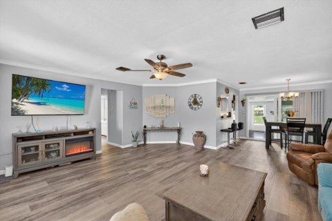 House in Punta Gorda, Florida 2 bedrooms, 138.89 sq.m. № 2115121 - photo 10