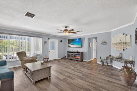 House in Punta Gorda, Florida 2 bedrooms, 138.89 sq.m. № 2115121 - photo 11