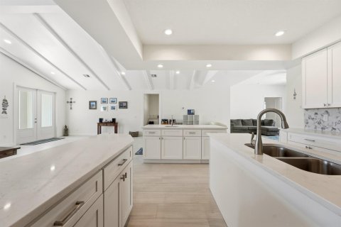 Villa ou maison à vendre à Hutchinson Island South, Floride: 3 chambres, 270.81 m2 № 2254353 - photo 9