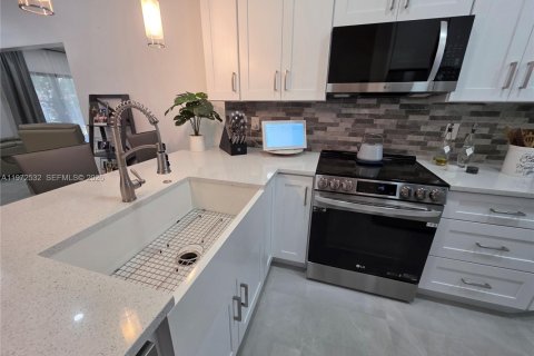 House in Delray Beach, Florida 2 bedrooms, 88.07 sq.m. № 2033416 - photo 11