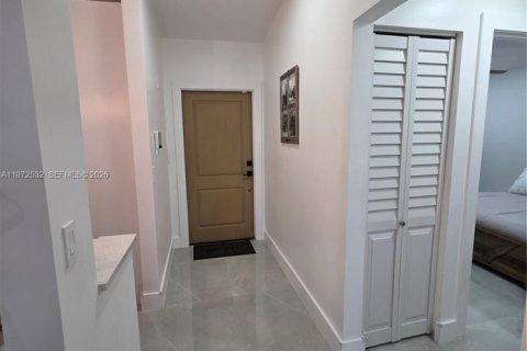 House in Delray Beach, Florida 2 bedrooms, 88.07 sq.m. № 2033416 - photo 7