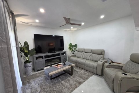 House in Delray Beach, Florida 2 bedrooms, 88.07 sq.m. № 2033416 - photo 19