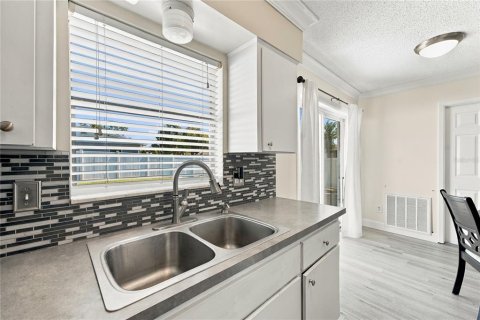 Villa ou maison à vendre à Seminole, Floride: 2 chambres, 84.54 m2 № 2436686 - photo 10